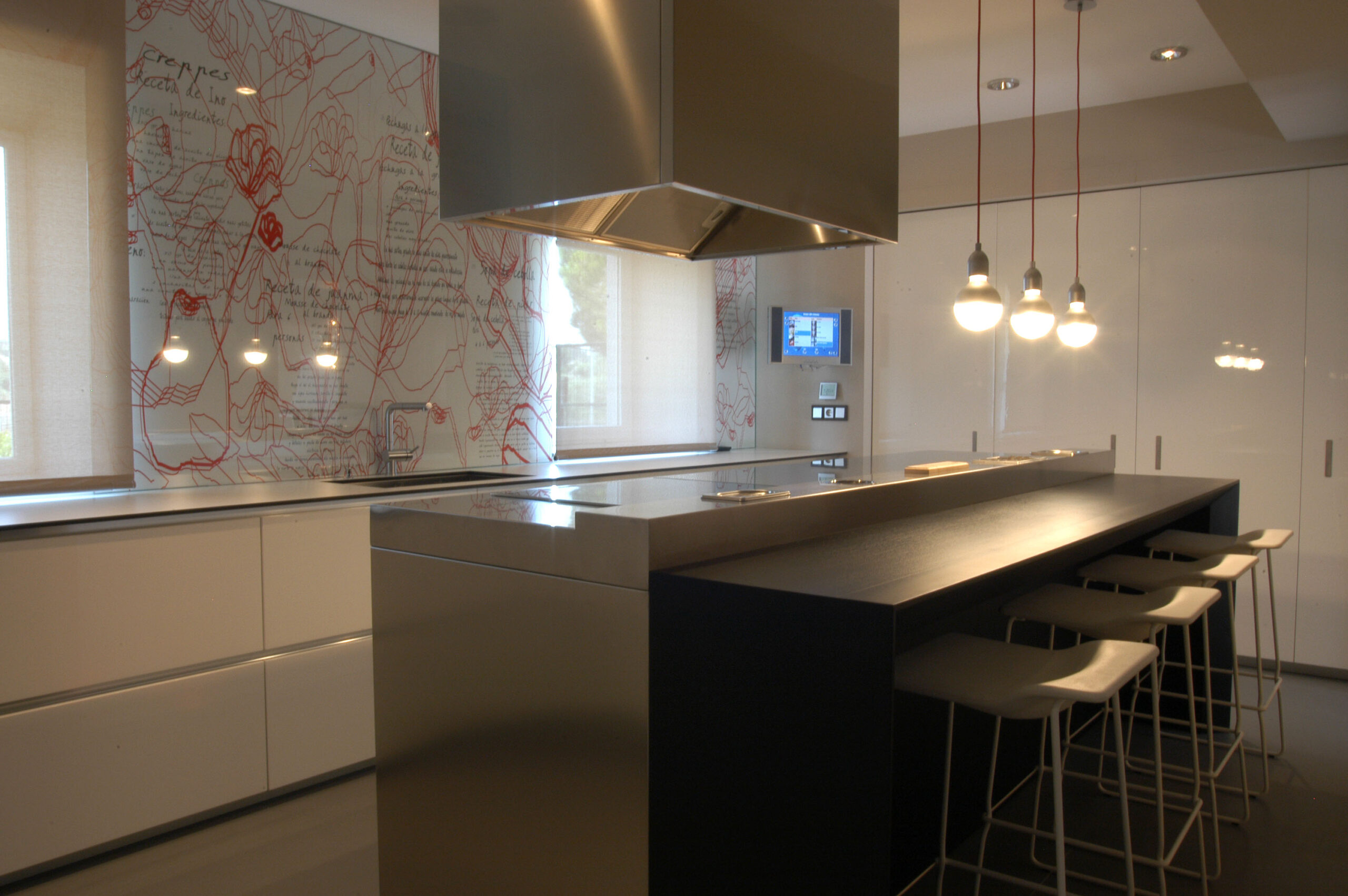 imagen del diseño de una cocina abierta con isla